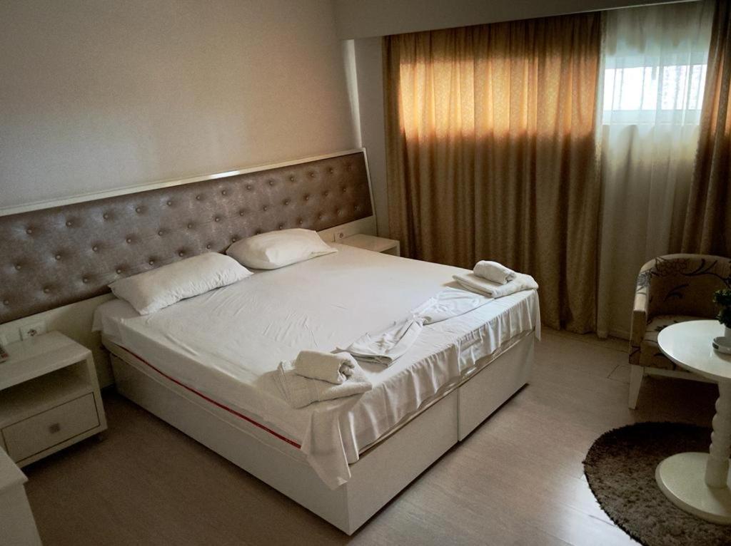 Select City Center Hotel 티라나 외부 사진